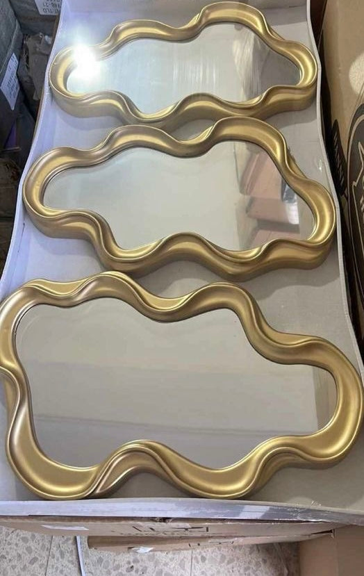 Asymmetrical Wall‑Mounted Wavy Mirror